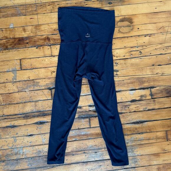 BEYOND THE BUMP Heather Navy Yoga Capri Leggings - Picture 2 of 5